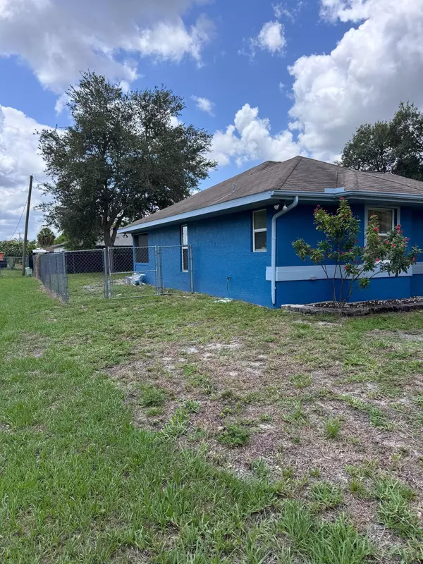 Port Saint Lucie, FL 34953,908 SW Connecticut TER
