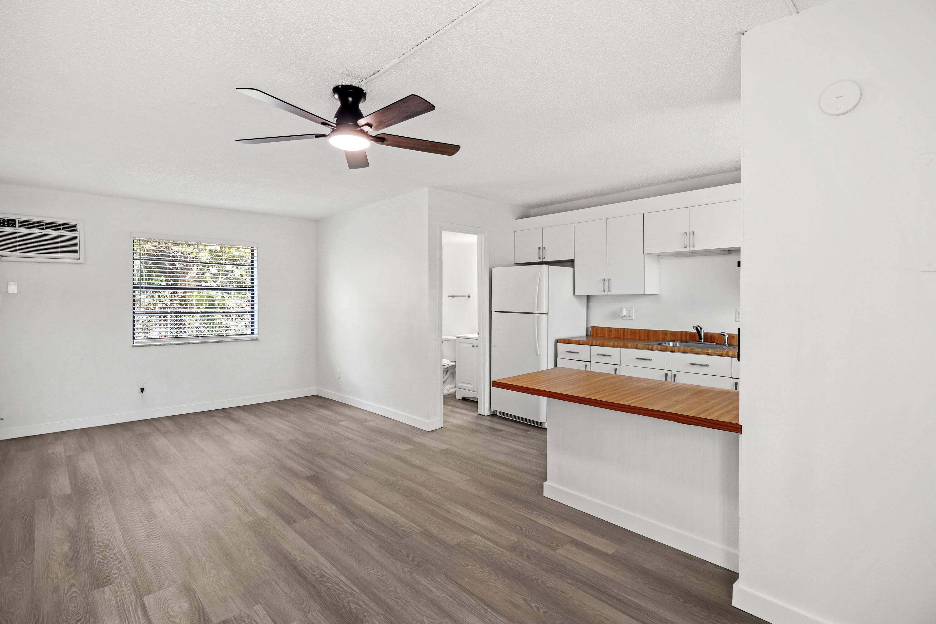 1041 SE Monterey RD B4, Stuart, FL 34994