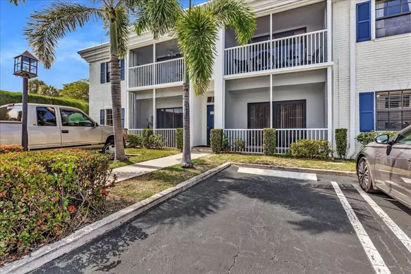 Pompano Beach, FL 33060,180 Cypress Club DR 813
