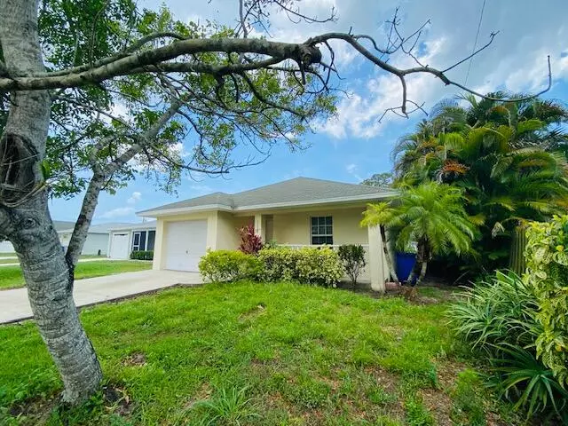1270 SW SW 11th Ct CT, Vero Beach, FL 32962
