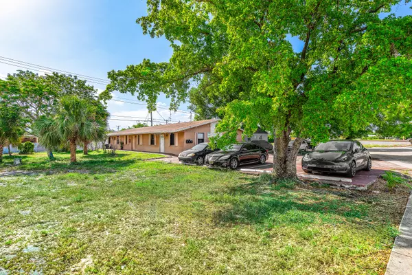 Lake Worth Beach, FL 33460,928 S H ST 1