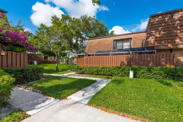 Greenacres, FL 33463,2205 22nd LN