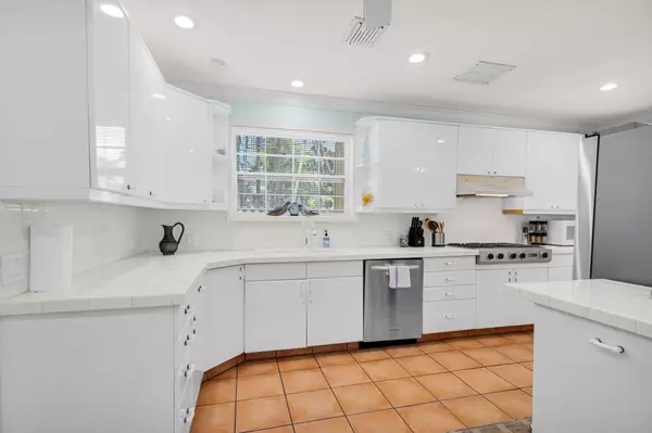 West Palm Beach, FL 33407,519 28th ST Main House