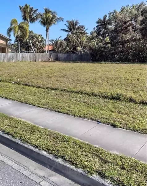 0000 Emilio LN, Palm Springs, FL 33406