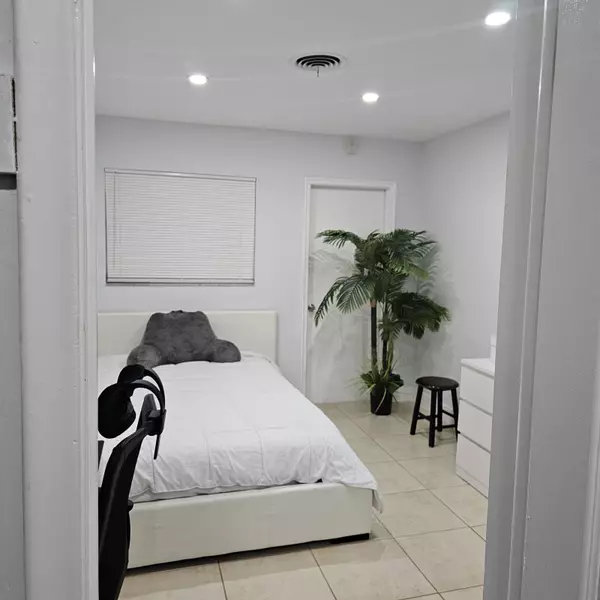 Hollywood, FL 33021,3600 Jackson ST 22