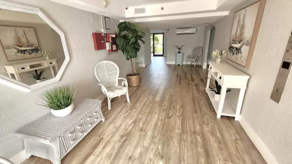 Delray Beach, FL 33444,2455 Lindell BLVD 3208