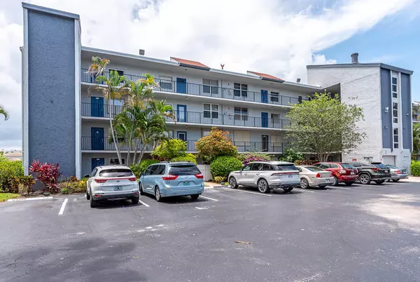 Delray Beach, FL 33446,14747 Cumberland DR 1010
