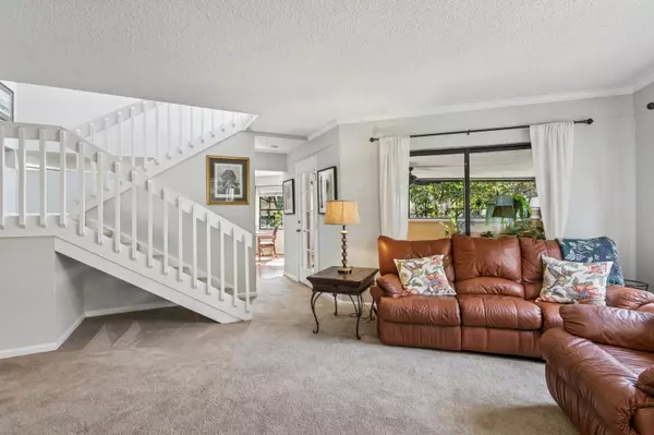 Juno Beach, FL 33408,24 Uno Lago DR