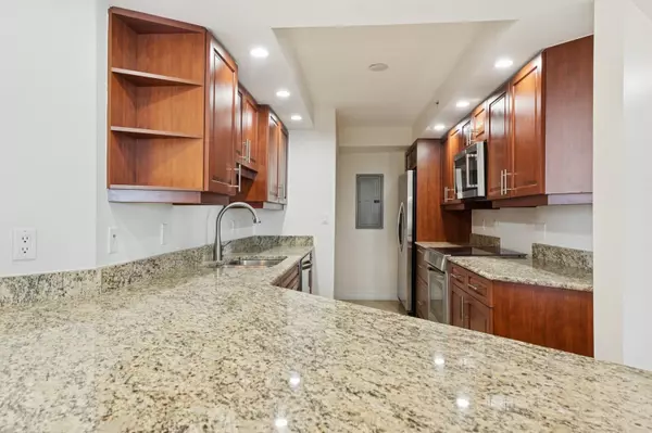 Singer Island, FL 33404,3000 N Ocean DR 8-F
