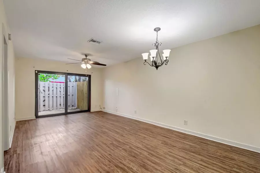 5171 Glencove LN, West Palm Beach, FL 33415