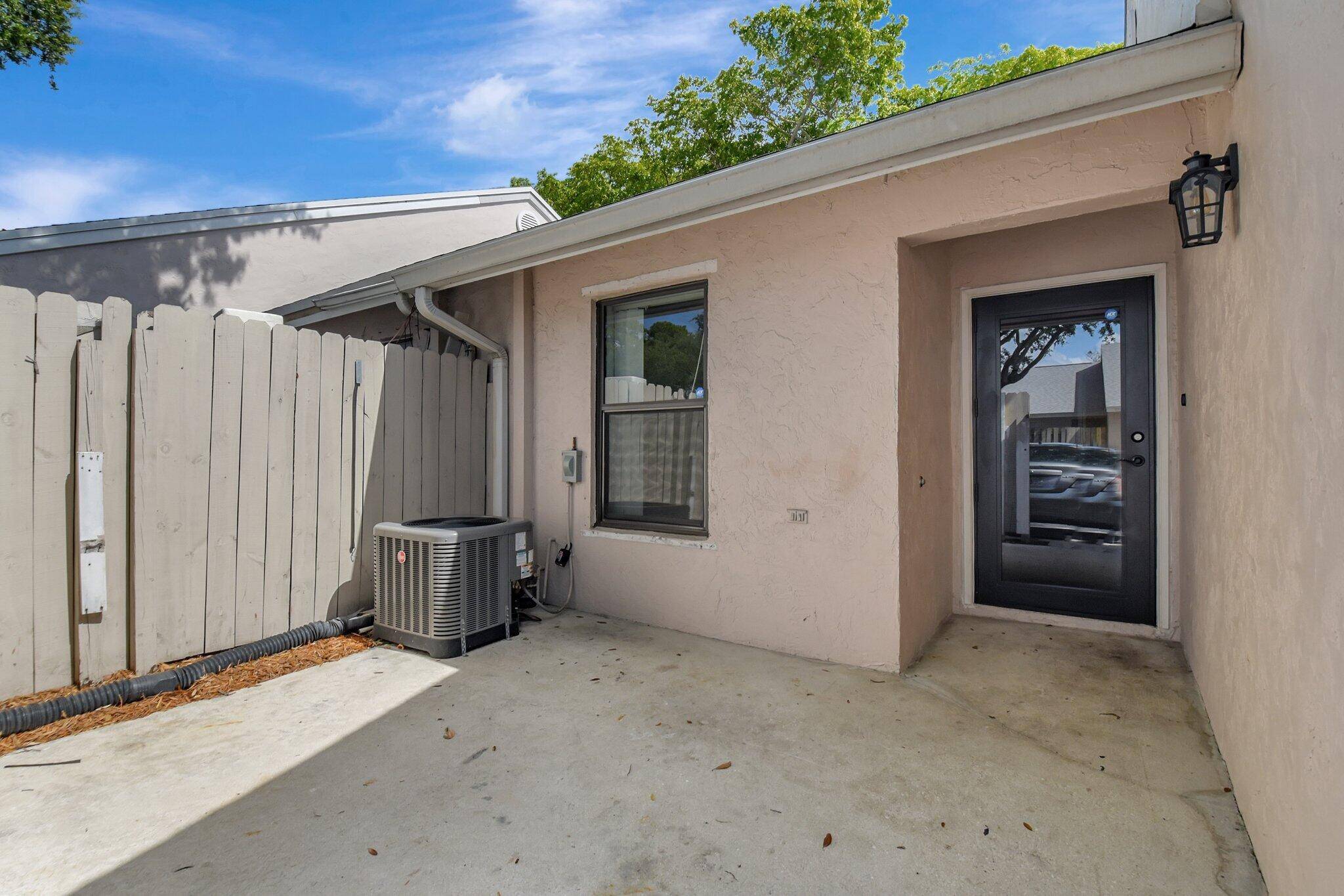 West Palm Beach, FL 33415,5171 Glencove LN