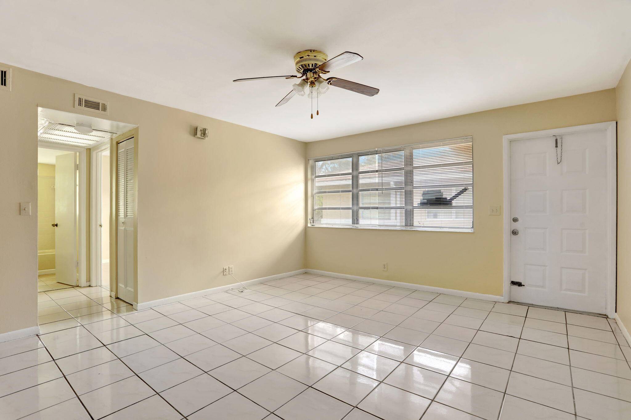 Coral Springs, FL 33071,832 Twin Lakes DR 18-G