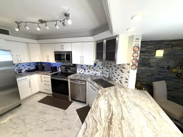2425 Presidential WAY 1804, West Palm Beach, FL 33401