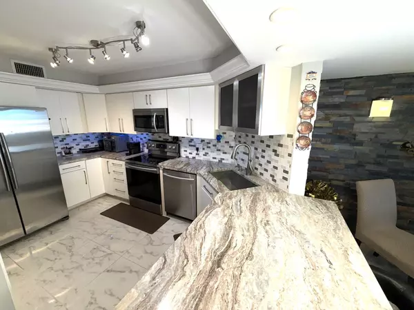 West Palm Beach, FL 33401,2425 Presidential WAY 1804