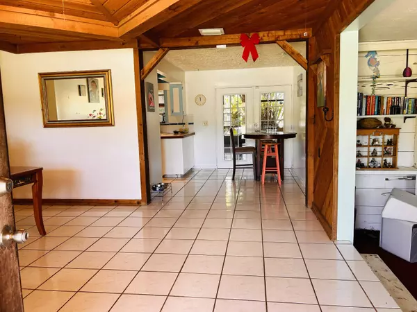 West Palm Beach, FL 33417,5140 Pine Grove DR