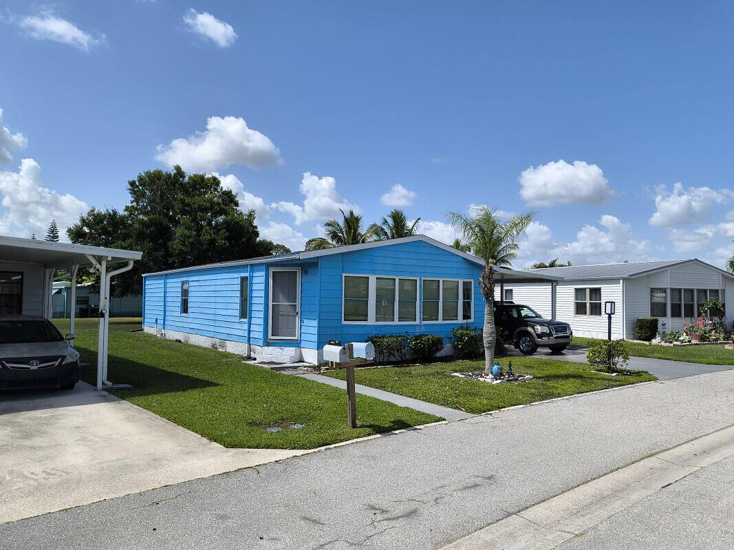 8591 Mary Ann LN, Port Saint Lucie, FL 34952