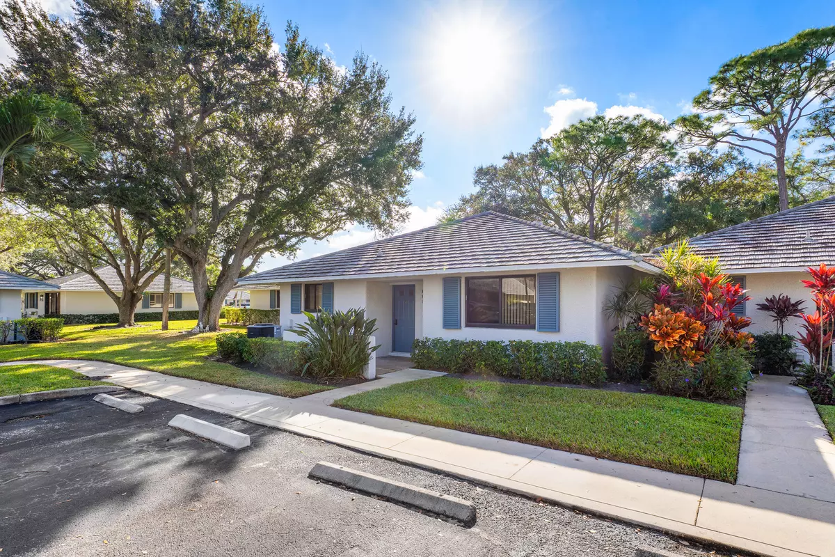 Palm Beach Gardens, FL 33418,605 Club DR
