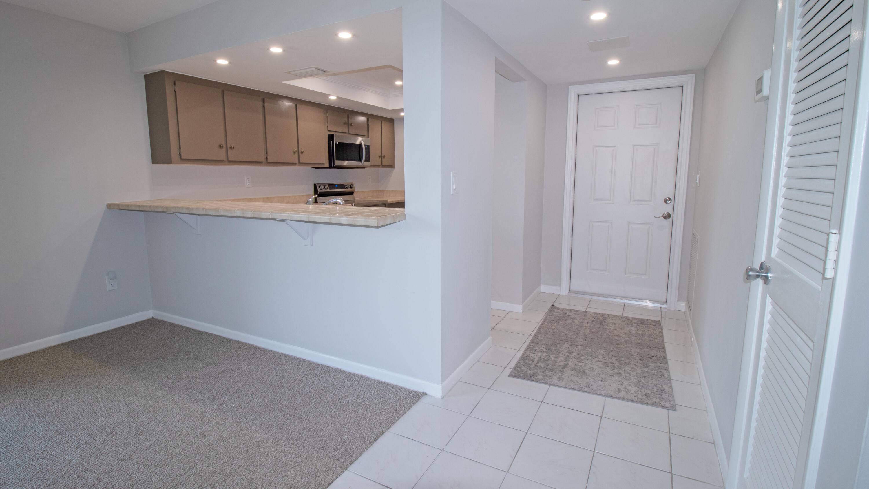 Jensen Beach, FL 34957,1600 NE Dixie HWY 12-106