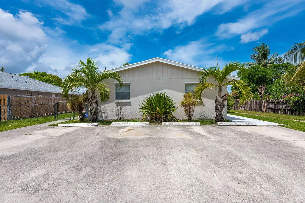 West Palm Beach, FL 33409,2449 Saginaw AVE