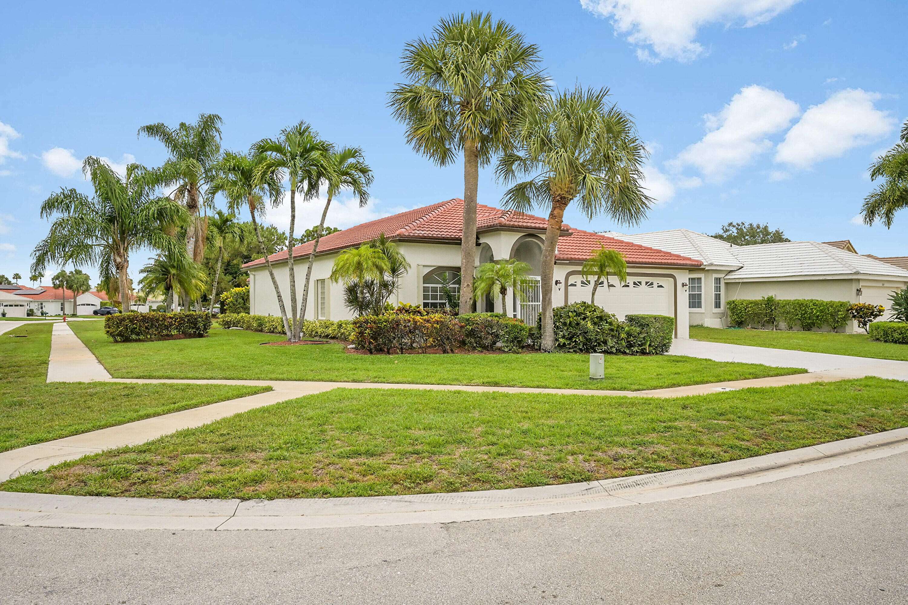 2615 Country Golf DR, Wellington, FL 33414