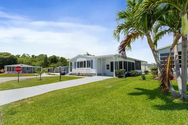 8529 Lidflower CT, Port Saint Lucie, FL 34952