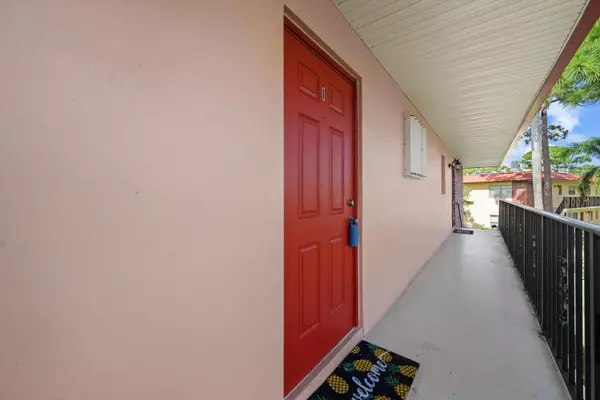 Stuart, FL 34994,1953 SW Palm City RD 27-I