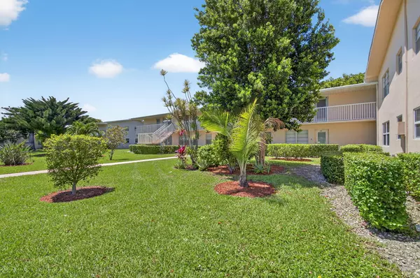 West Palm Beach, FL 33417,216 Dorchester J