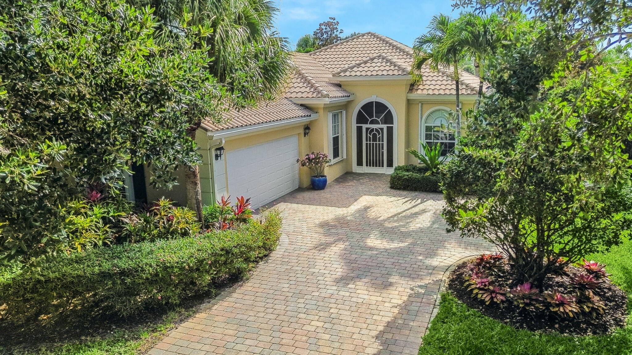 5129 Magnolia Bay CIR, Palm Beach Gardens, FL 33418