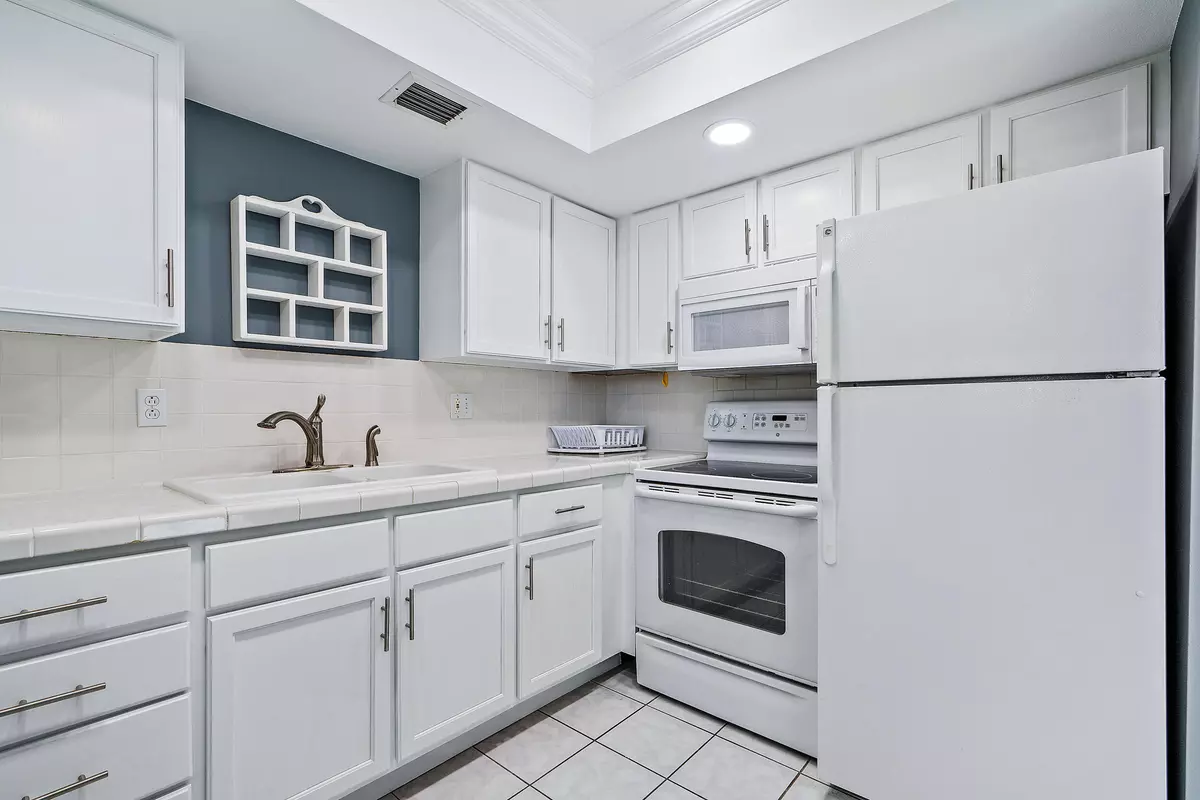 Stuart, FL 34996,2929 SE Ocean BLVD M10