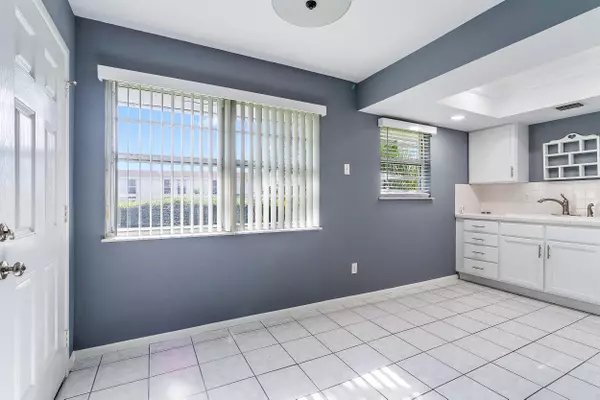 Stuart, FL 34996,2929 SE Ocean BLVD M10