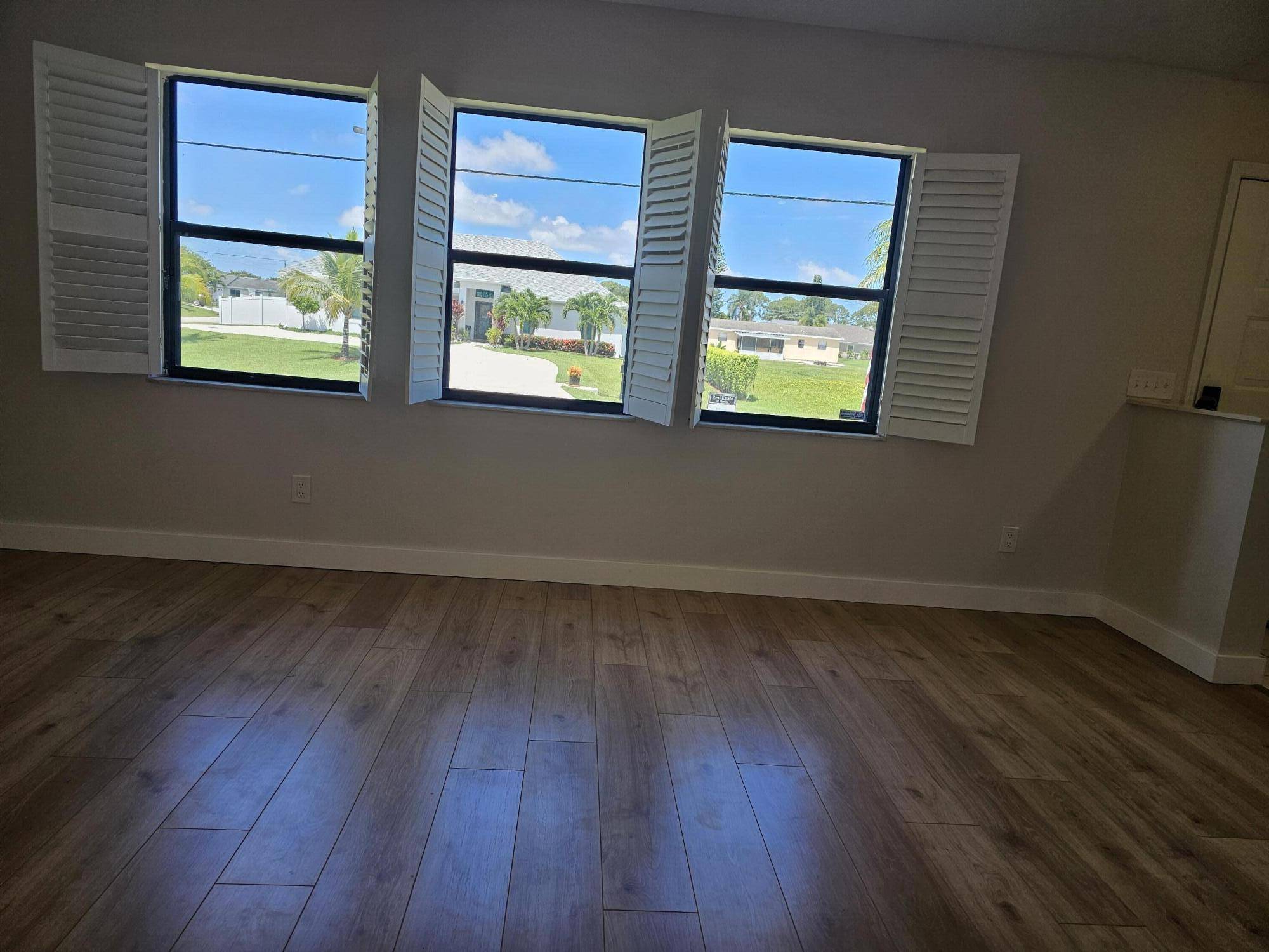 Port Saint Lucie, FL 34984,389 SE Whitmore DR