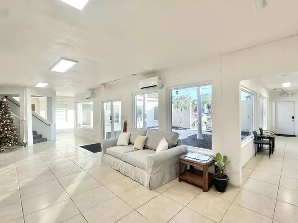 West Palm Beach, FL 33407,3600 Broadway AVE