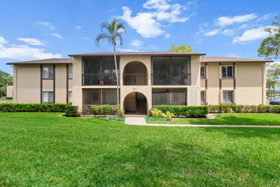 437 Pine Glen LN B-2, Greenacres, FL 33463