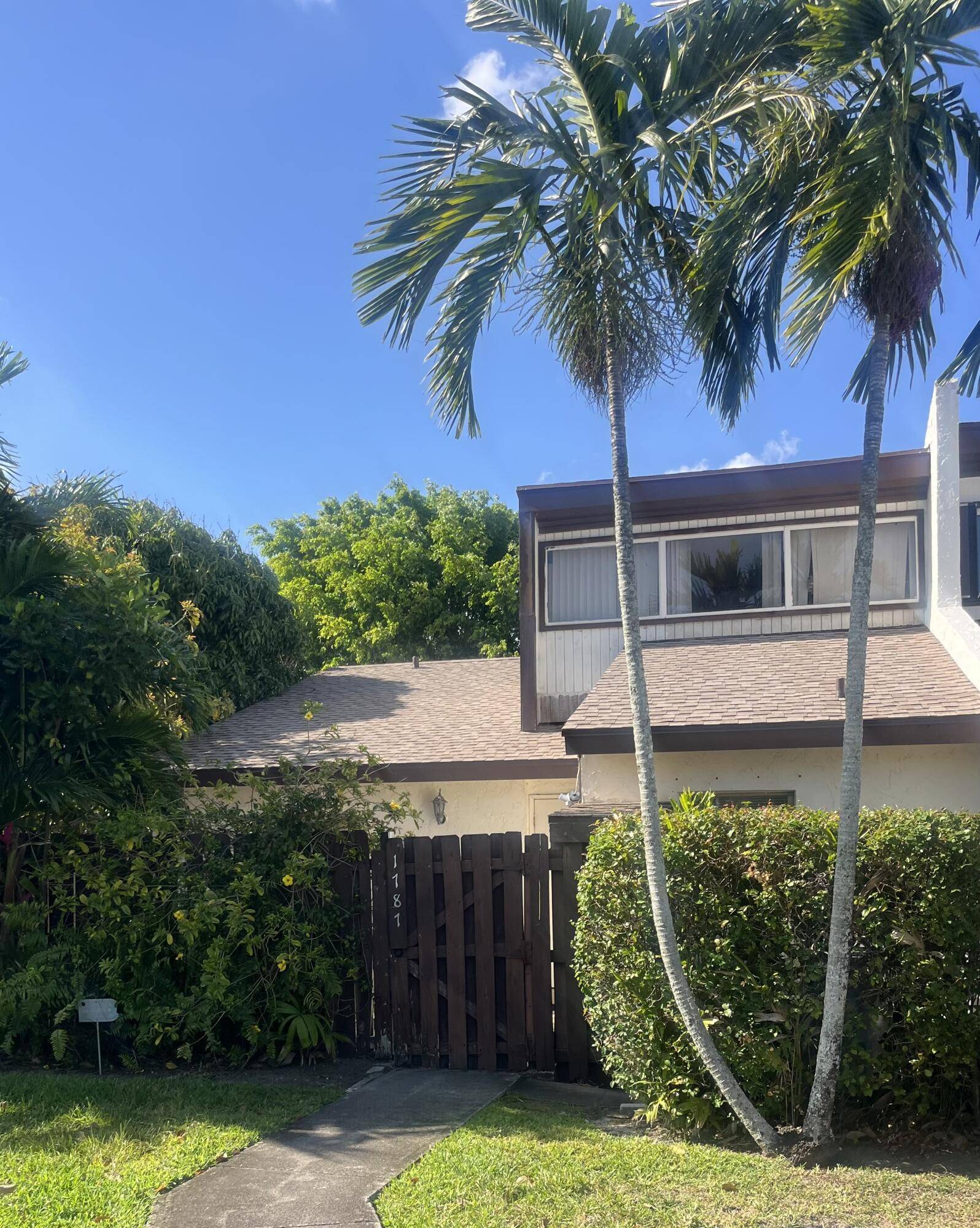1787 Abbey RD 7a, West Palm Beach, FL 33415