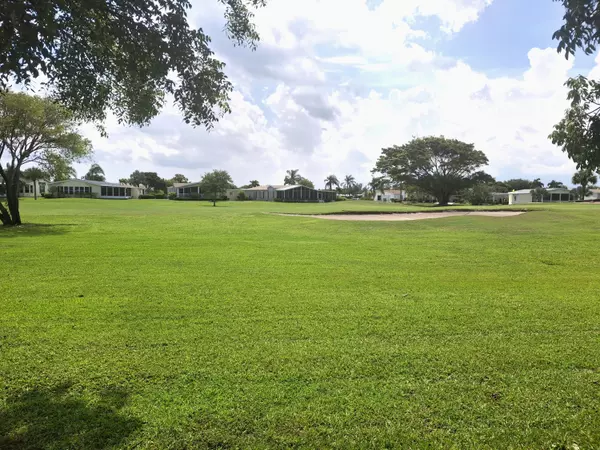 Port Saint Lucie, FL 34952,7933 Meadowlark LN