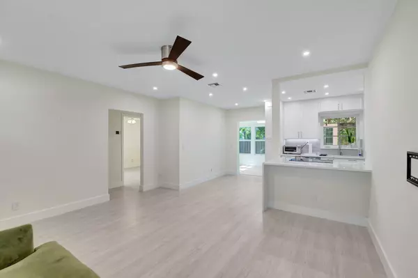 Lake Worth Beach, FL 33460,305 Vanderbilt DR