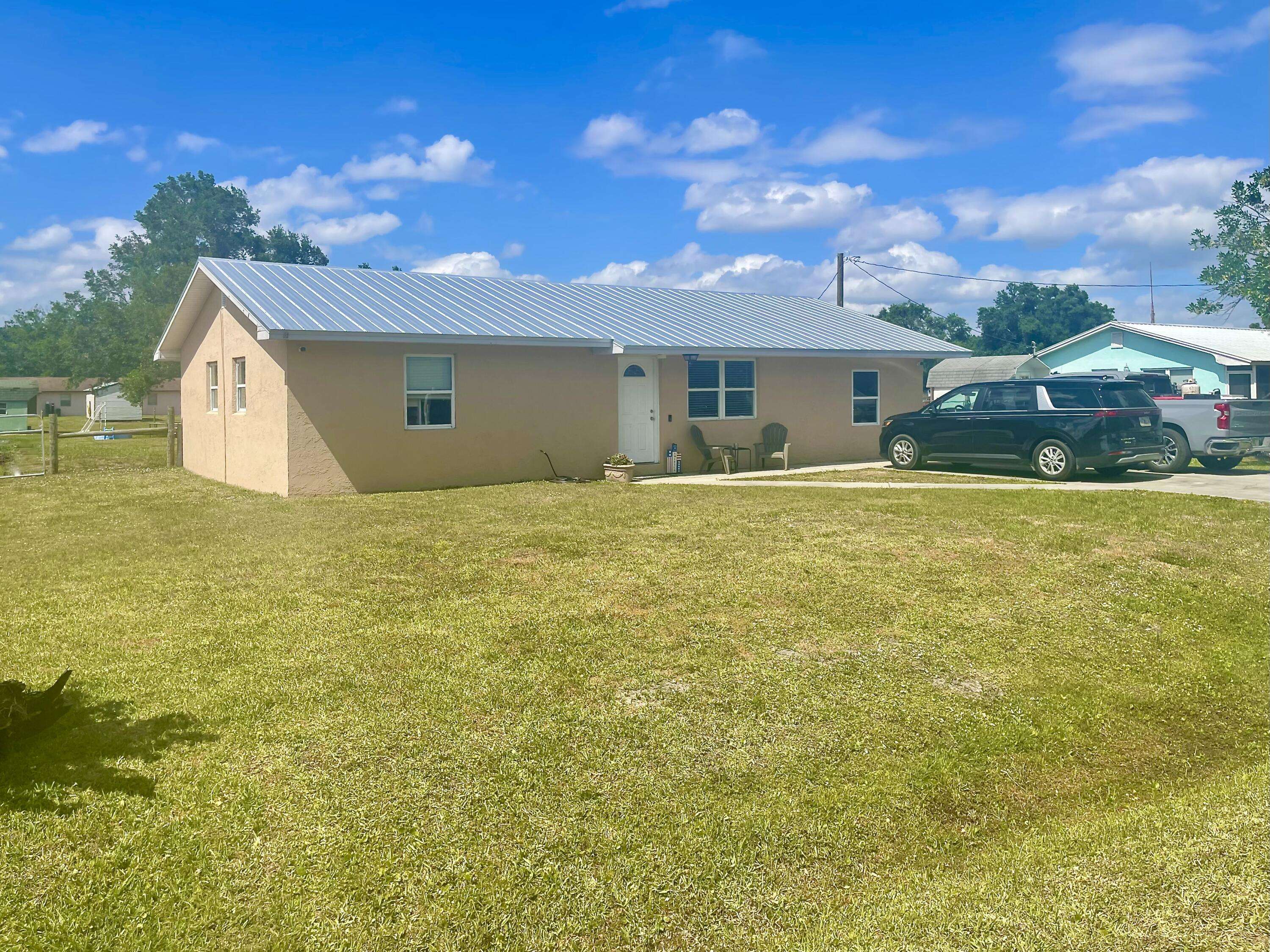 7677 NW 90th CT, Okeechobee, FL 34972