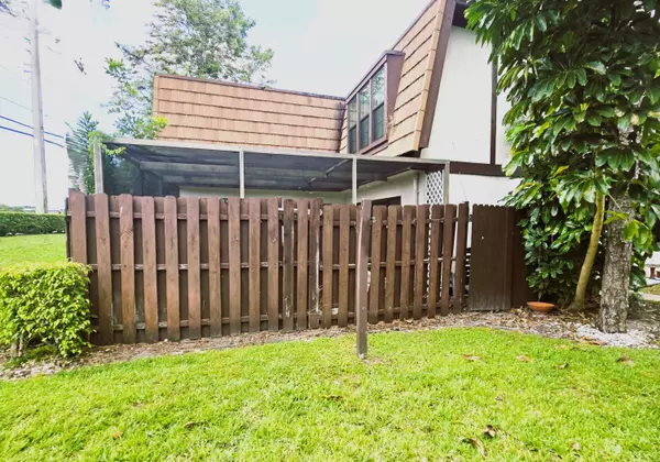 102 Weybridge CIR D, Royal Palm Beach, FL 33411