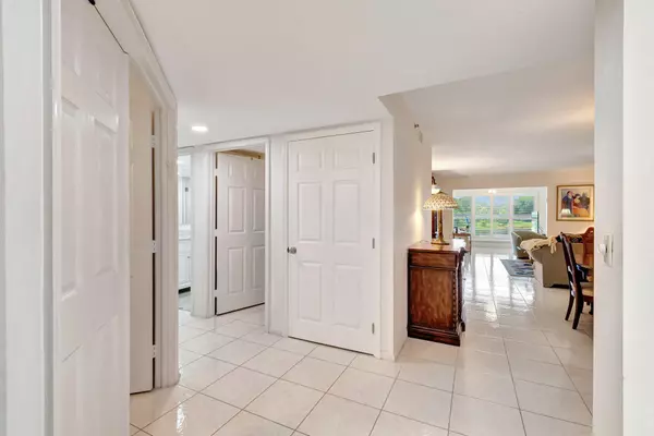 Boynton Beach, FL 33437,5746 Crystal Shores DR 206