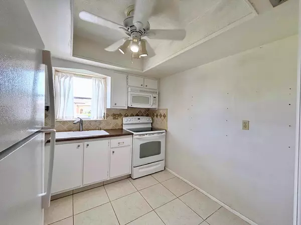 West Palm Beach, FL 33415,2802 W Crosley DR D