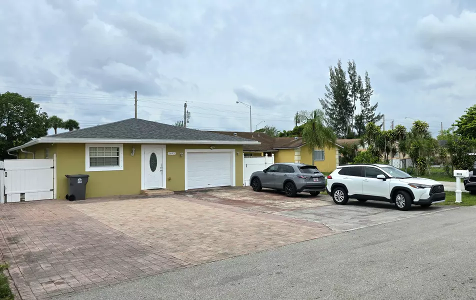 5692 Coconut RD, West Palm Beach, FL 33413
