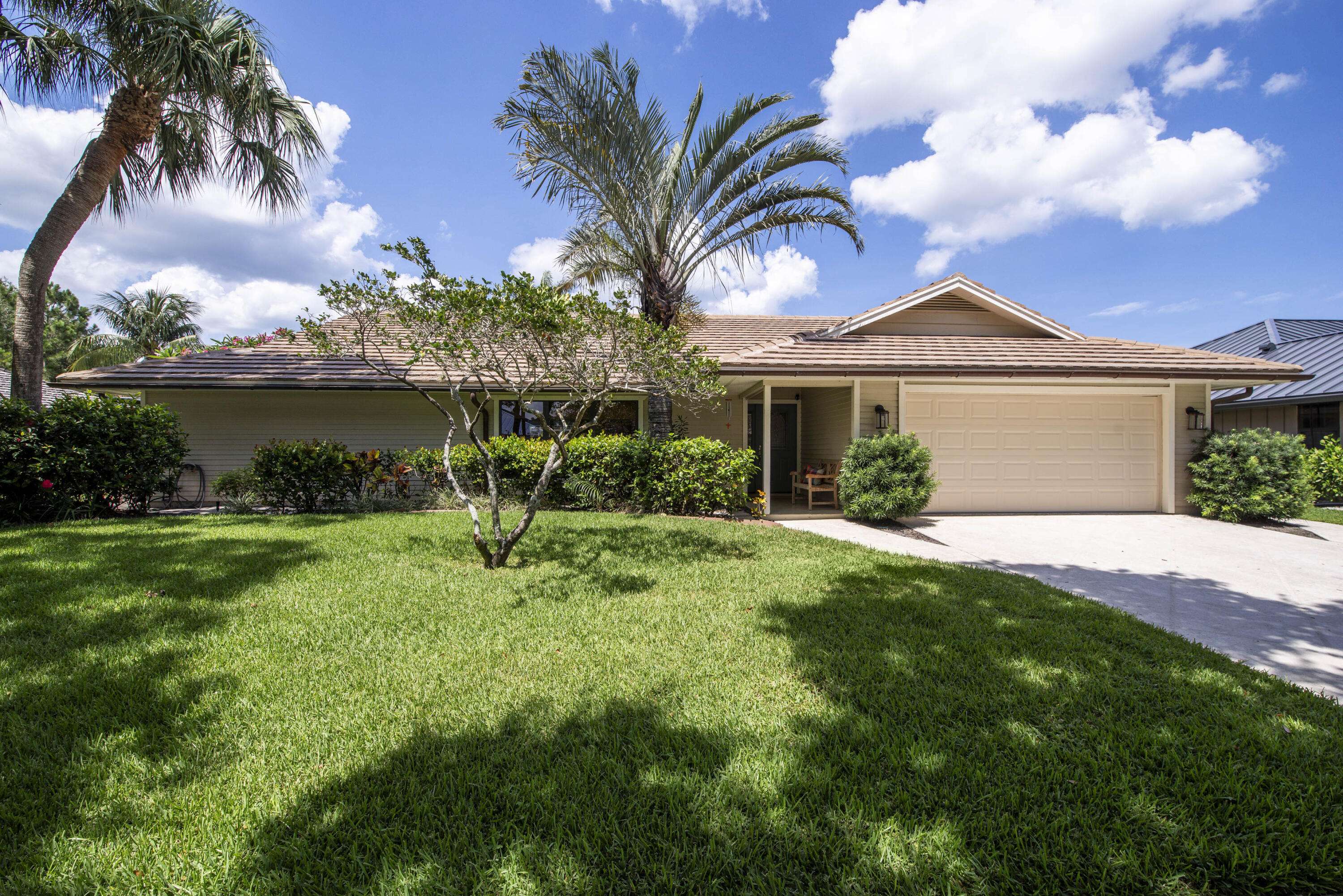 18402 Lake Bend DR, Jupiter, FL 33458