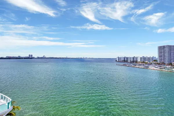 Miami Beach, FL 33141,2016 Bay DR 907