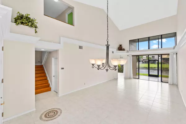 Delray Beach, FL 33484,5465 Monterey CIR E