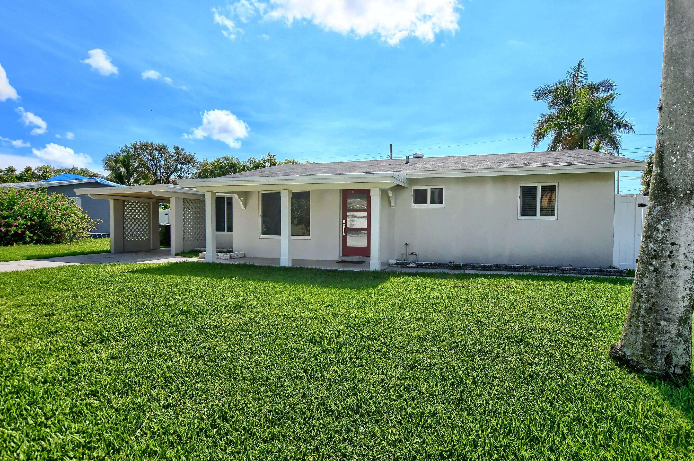 126 NW 3rd CT, Boca Raton, FL 33432