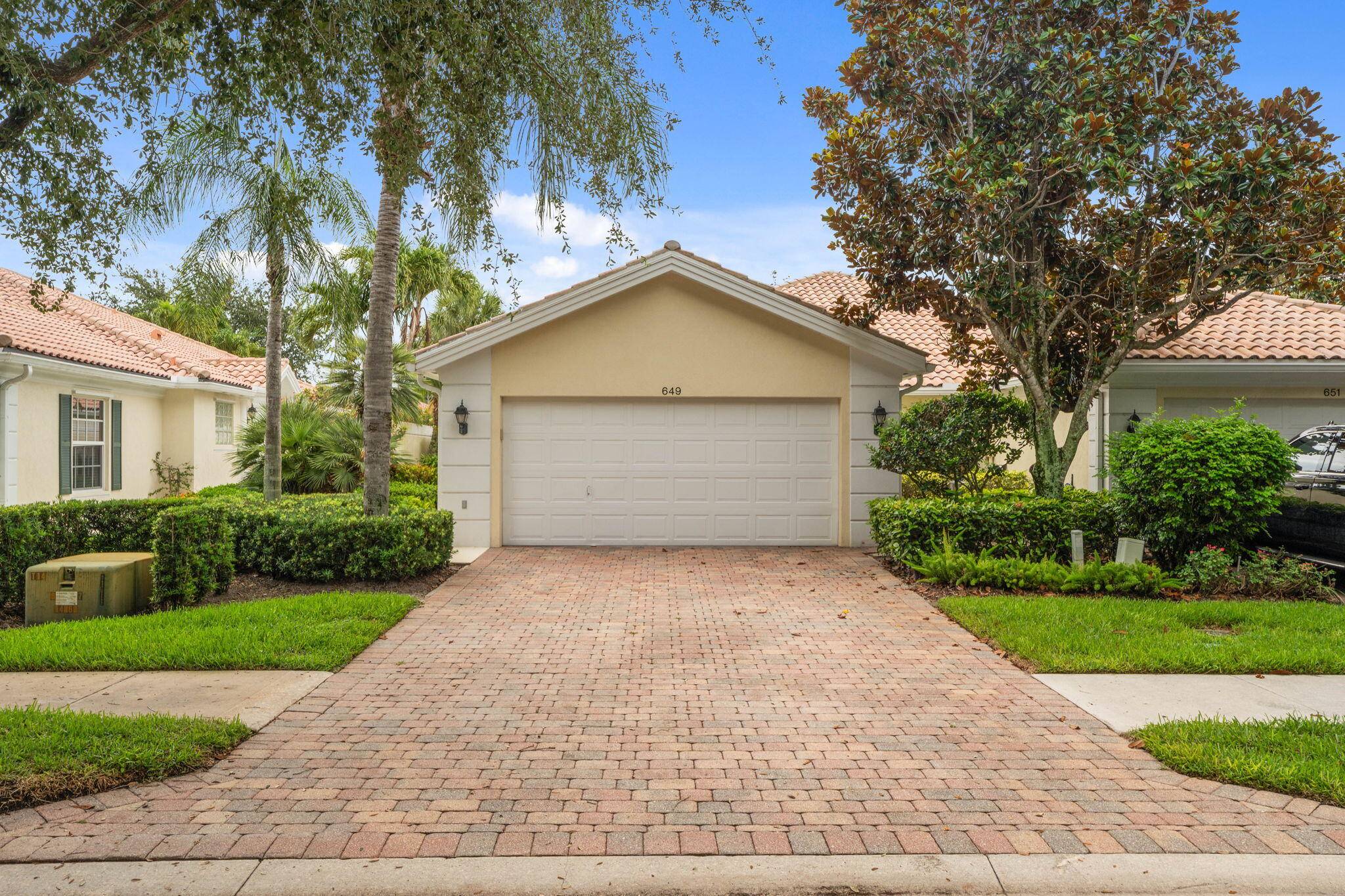 649 Hudson Bay DR, Palm Beach Gardens, FL 33410