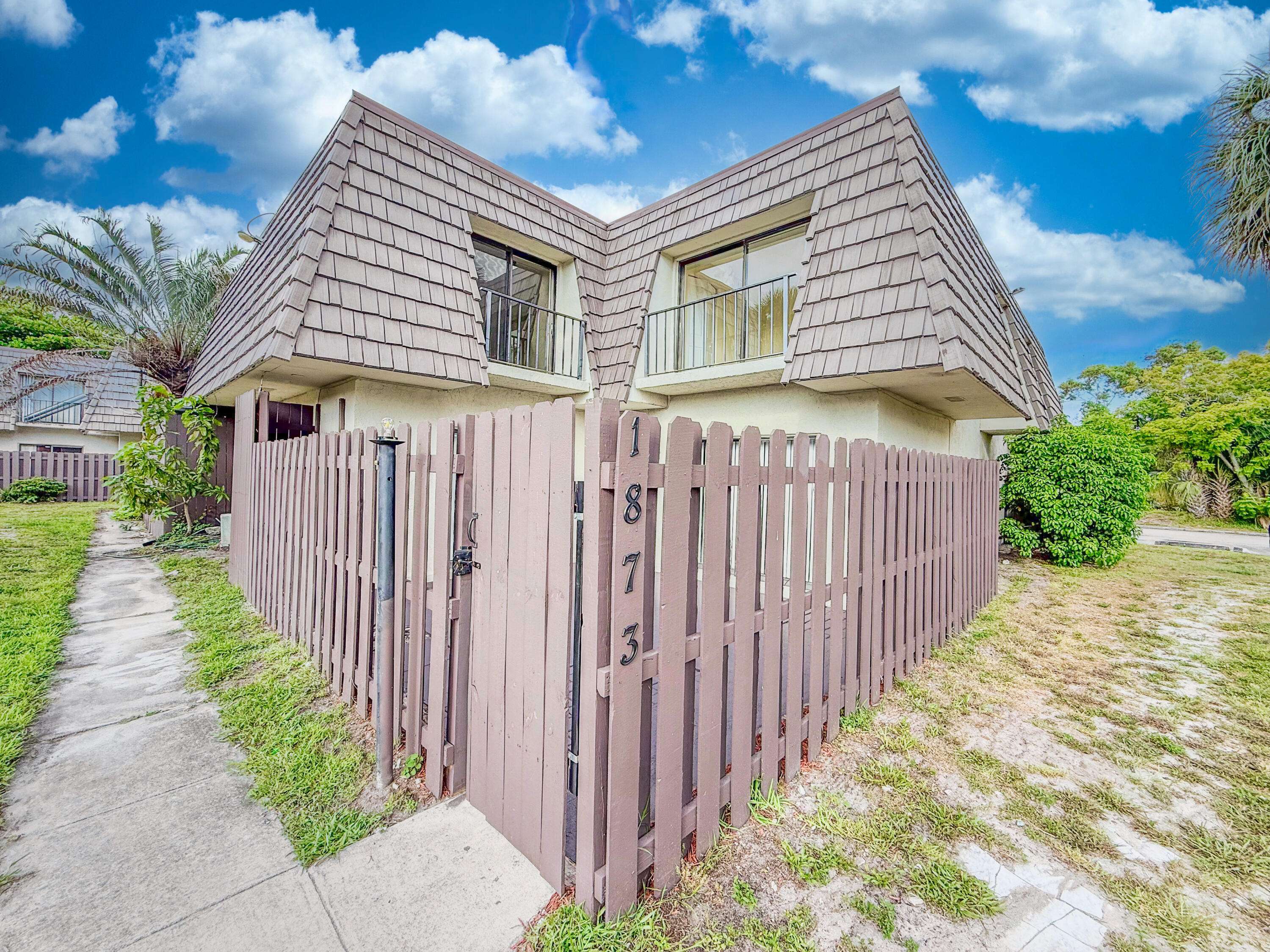 1873 N Congress AVE, West Palm Beach, FL 33401