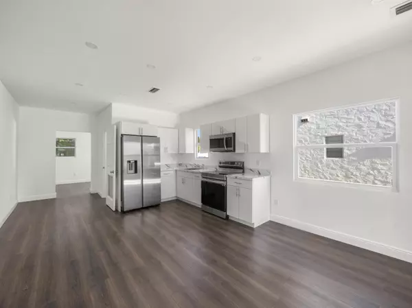 West Palm Beach, FL 33405,4107 Virginia TER