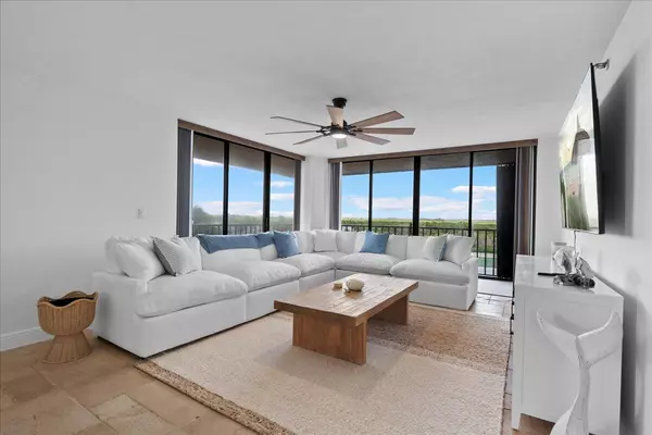 Hutchinson Island, FL 34949,5047 N N Highway A1a 406