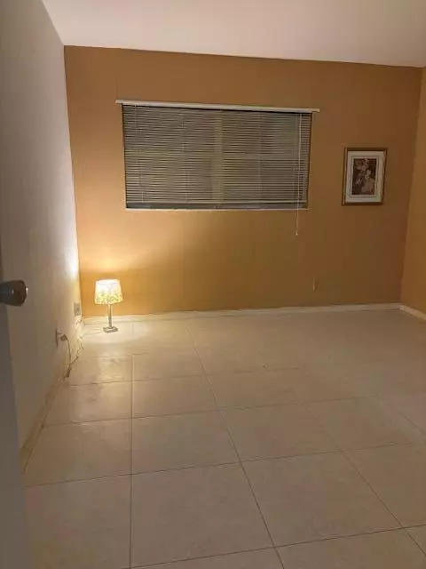 Delray Beach, FL 33446,669 N Saxony